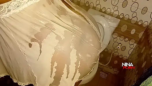 Ebony girl twerking in her bathroom and neighbour sneak in to fuck booty