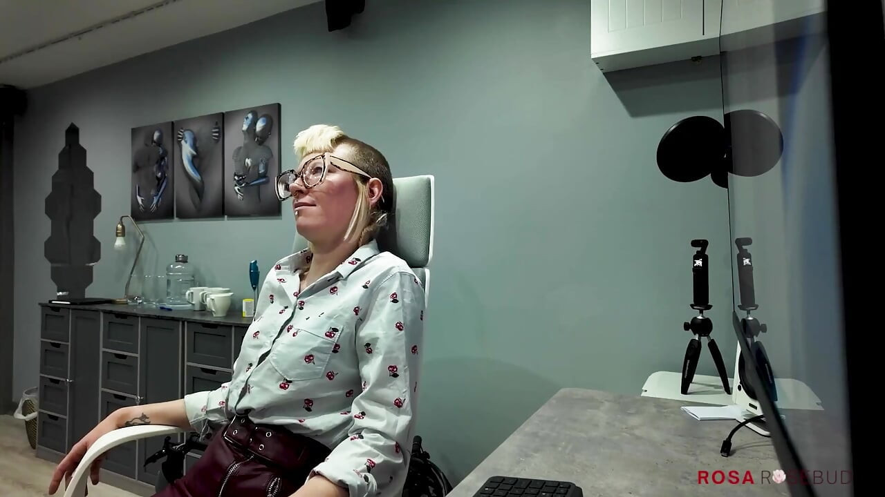Office Slut Persuades Boss to Watch Her Wank