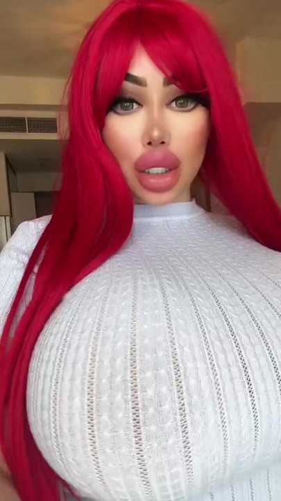 Büyük kıvrımlı büyük özgüven bibi bugatti
