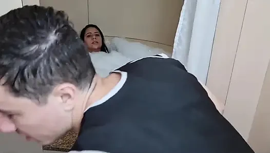 Seksi baskın hizmetçi şovenist büyük patronu cezalandırıyor