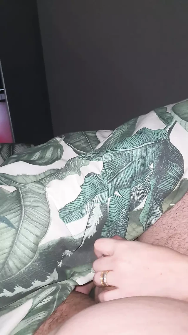 Step mom most gently handjob trying to connect with step son dick