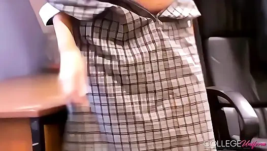 Fiona G'nin yer aldığı yazlık elbise çekimi