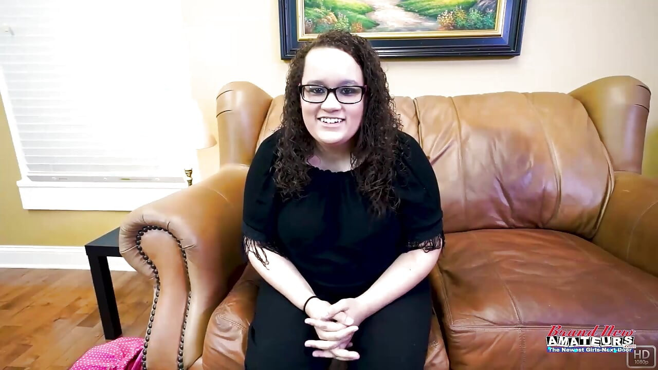 Развлечение отпуска с очаровательной Harper B наслаждается обмерзанием спермы!