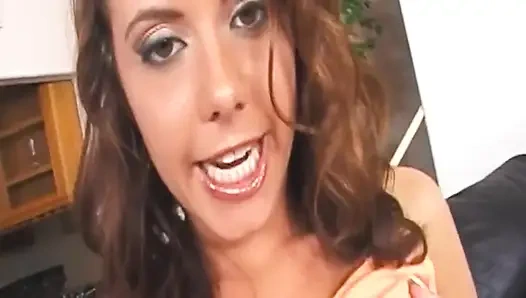 Cewek sange rambut cokelat lagi asik nyepong dan ngentot kontol pakai mainan seks