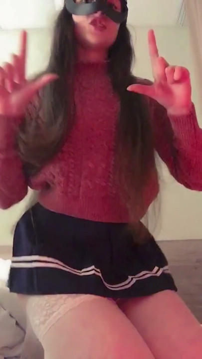 Sfw tiktok derlemesi: esmer dans eden modaya uygun tiktok trendleri, kısa etek, beyaz çorap, tanga, tayt, seksi dans | Klip 2