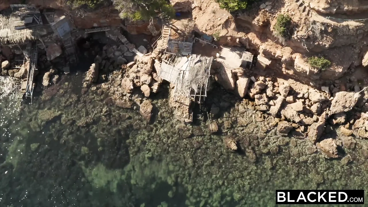 涂黑的红发需要一个真正的男人来满足她的需求