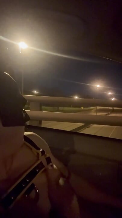Σχεδόν πιάστηκε: Leather Muscle God's Risky Bridge Flex & Stroke