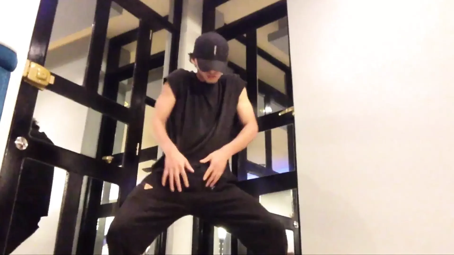 Young dancer shows me his talent with his happy ending!
