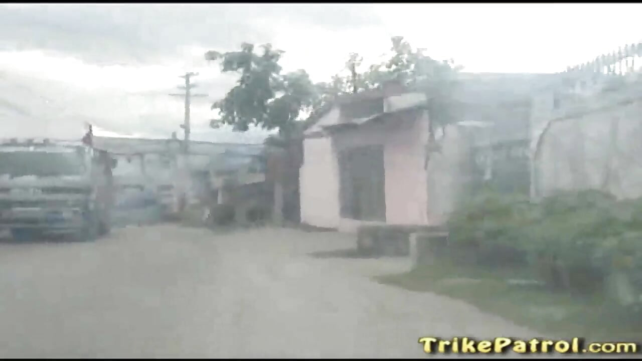 Trikepatrol zelfzekere Aziatische tiener heeft ernstige vaardigheden