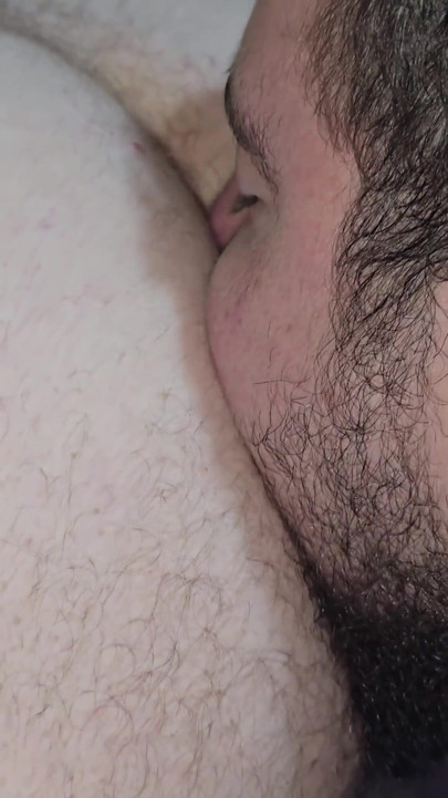 Aku jilat pantat cowok gemuk berbulu ini sebelum dientot habis-habisan (video teaser) | Klip 1