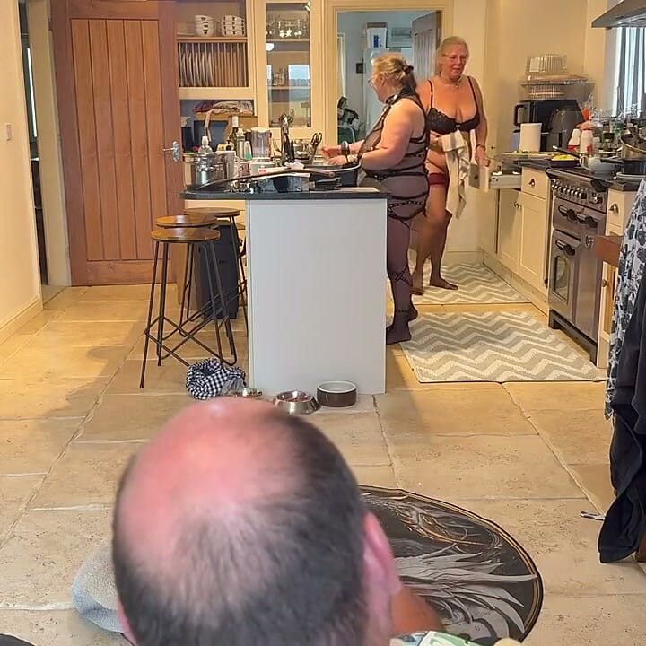 Part 1:-lanista Bear Has His Slaves to Do Their Chores. Will They Behave?