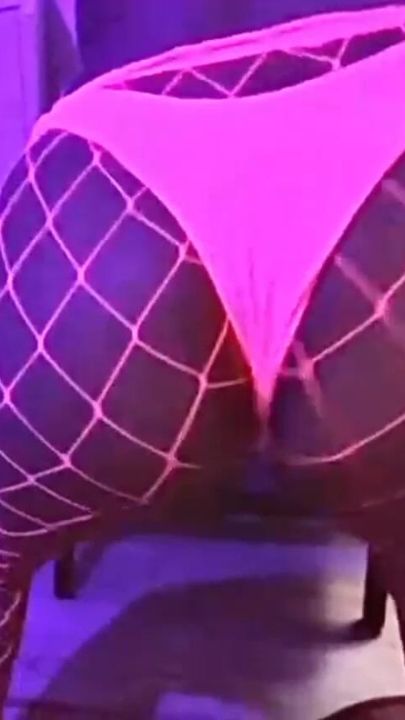 Rosa netz und höschen, tanga, neo neon-string, schwarzes licht, twerk, schütteln