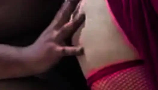 Aku menyetubuhi tetangga dewasaku dengan pakaian dalam seksi selingkuh