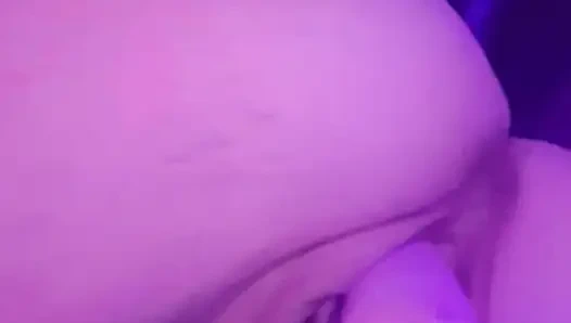 Spaß mit großem rosa dildo