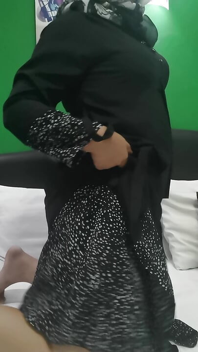 Play girl with big butt on her bed