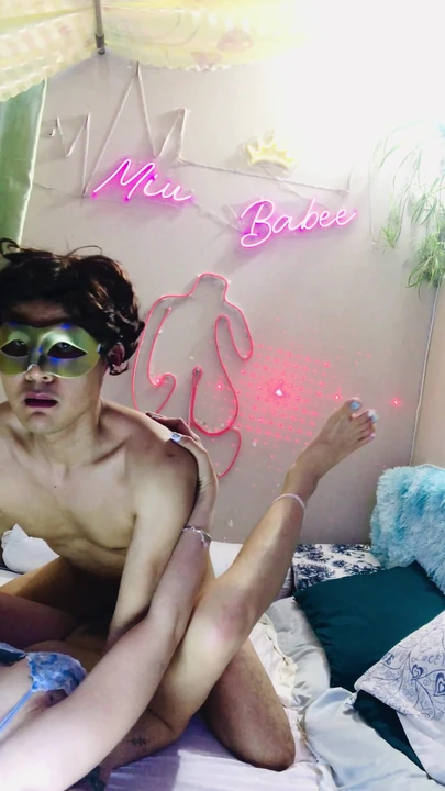 Emotional moment from "Singaporean girl seduces her lover"
