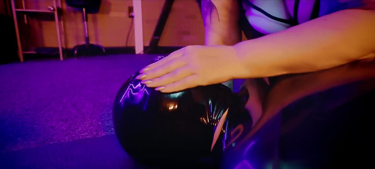 Latex Vaccusack- Missquinn Takes Full Advantage of Latexable