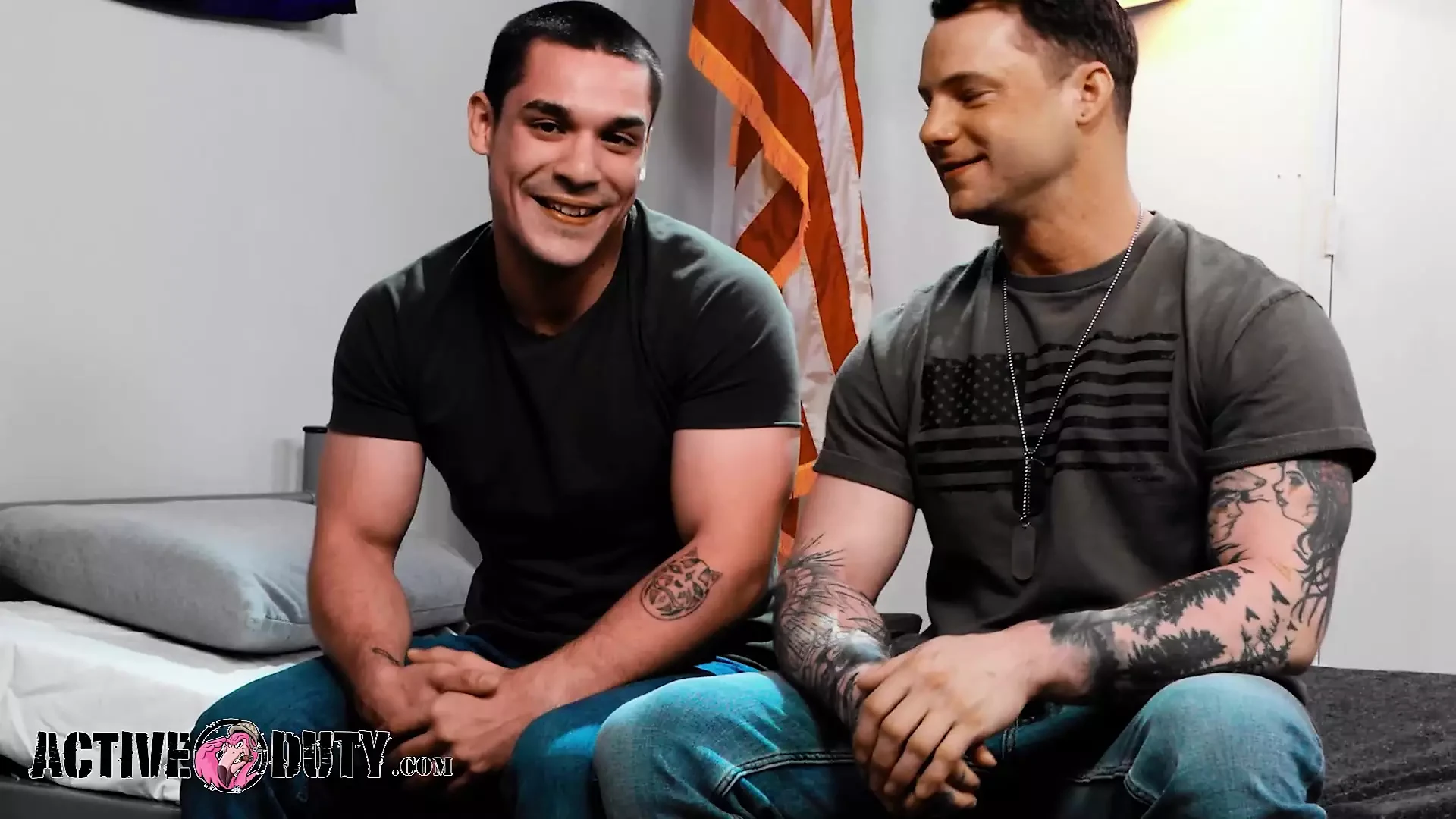 Tätowierte Hunks Raw Flip Fucks - Andrew Miller, Tyler James - ActiveDuty