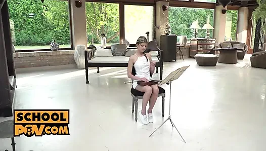 Gina Gerson öğretmen yarağı tarafından baştan çıkarılan taze genç amcık - itspov