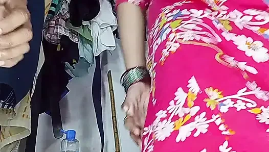 Arsch-muschi ficken, muschi lutschen, brüste lutschen, milch aus der brust lutschen und auf dem schwanz im doggystyle sitzen und direkt auf Hindi-audio liegend