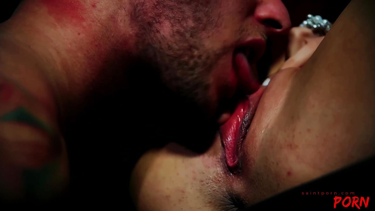 Megan Coxxx își ține spiritele suslae la clubul de striptease