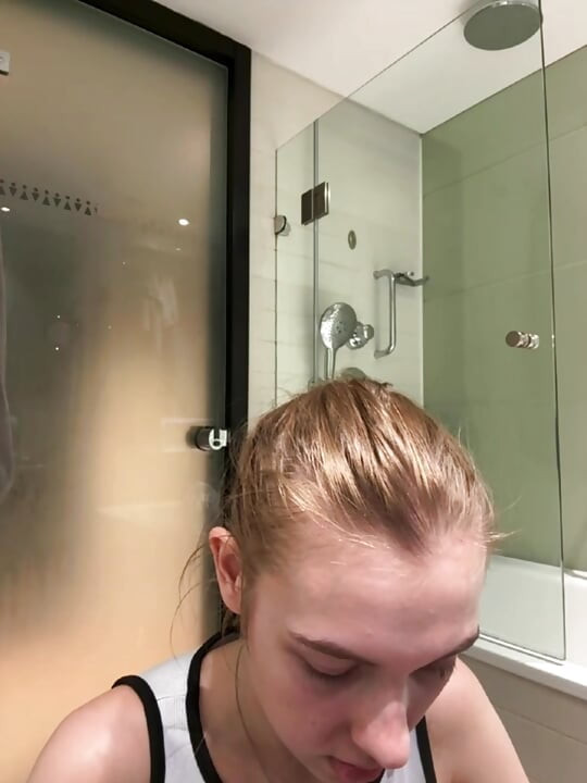 Hard fingering pussy in the bathroom hotel with jucielussie