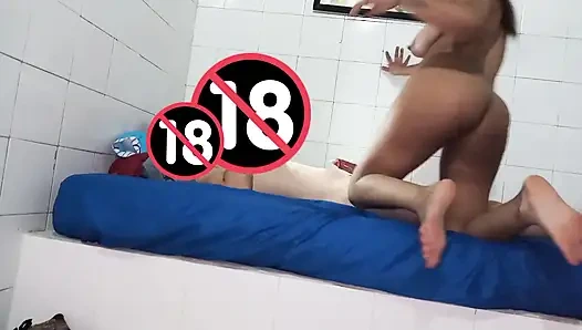 Kommt nach hause zu besuch und fickt am ende mit mir in meinem Zimmer in der Nähe ihrer Eltern, New York