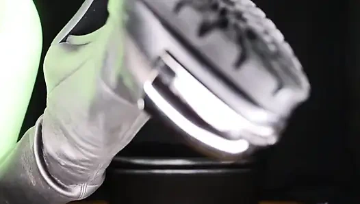 Siyah çizmeli kızıl saçlı İtalyan sahibe seni aşağılıyor