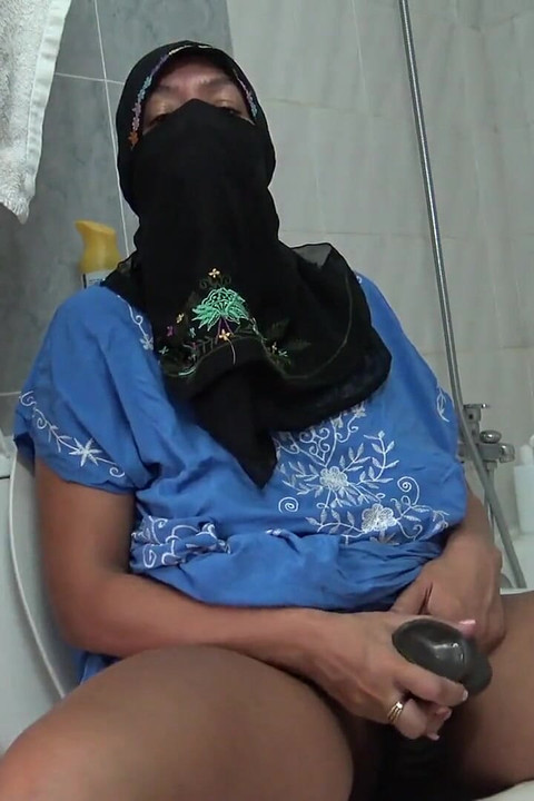 Muslim Arab Mesir dengan pantat besar buah dada besar