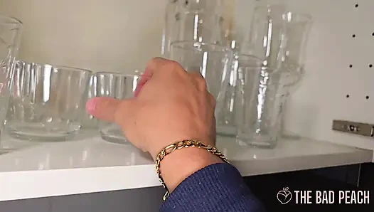 Hadiah untuk pacar saya Saya mengejutkannya dan saya juga memberinya akhir yang sangat bahagia dan sangat basah