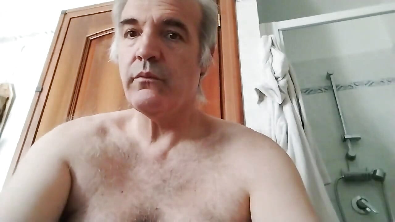 Moje lice, moj kurac i moji pazusi u prvom planu!