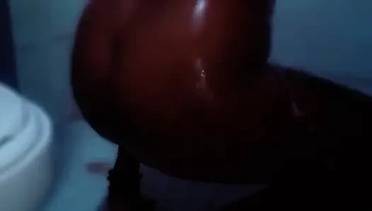 МАЛЕНЬКАЯ ЛАТИНА, ЭРОТИЧНОЕ ШОУ В ДУШЕ