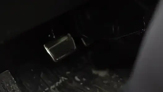 Tolong, mobilku terjebak di salju.