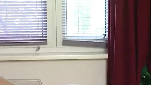 Gırtlağına kadar yarakla gırtlağına kadar öğüren olgun sarışın