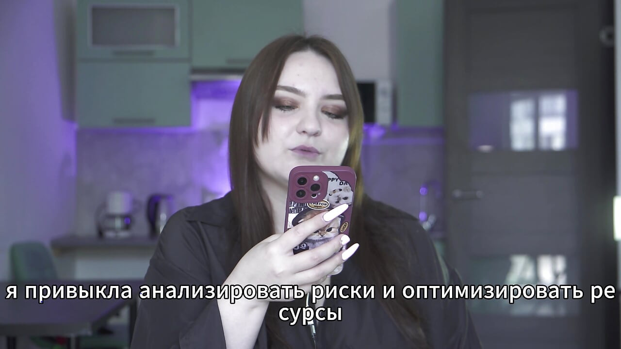 ポルノの話 - 愛人が夫を奴隷にした(ロシア語、ストラップオン、顔射精)