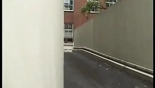 Güzel lisa kendini çok ateşli bir yolculuğa atıyor!