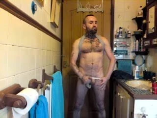 一些男人穿着紧身衣也很肮脏和发臭