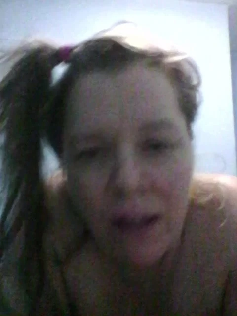 Sexy white girl sings a  country song
