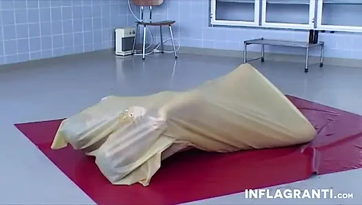 Lesbian dengan karet disiplin