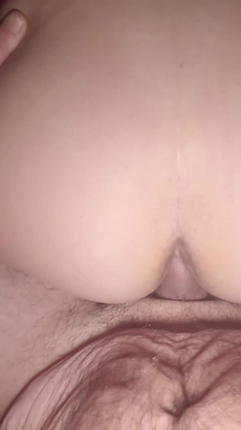 Amateur wife with a big ass fucked doggystyle and cum inside. Real homemade. | Clip 1