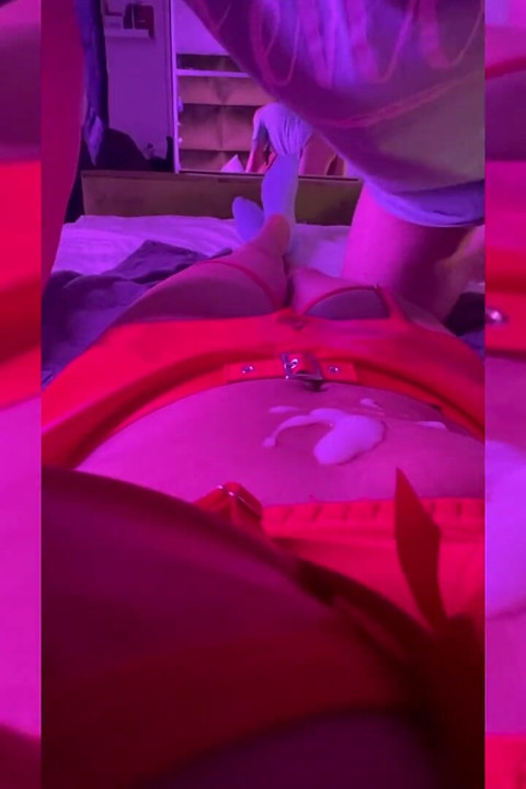 Red Latex Ignore Cum Cleanup with Latina Mianins
