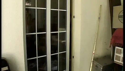 Sarışın amatör Alman sürtük banyoda sert sikiliyor