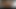 Hintli kız buz sürtme oynuyor ve göğüsleri ile oynuyor