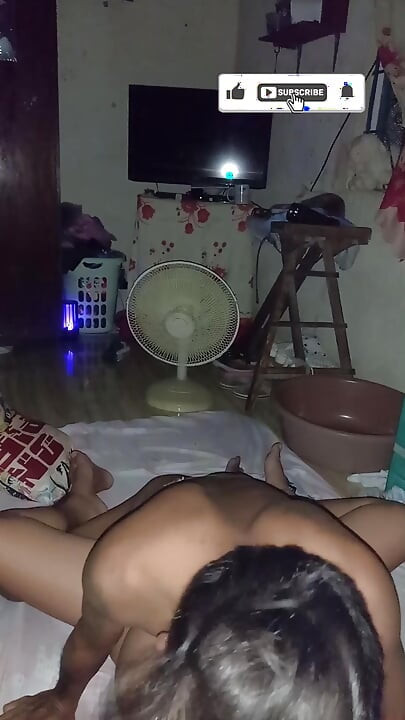 Anh ấy luôn muốn ăn thức ăn của mình.