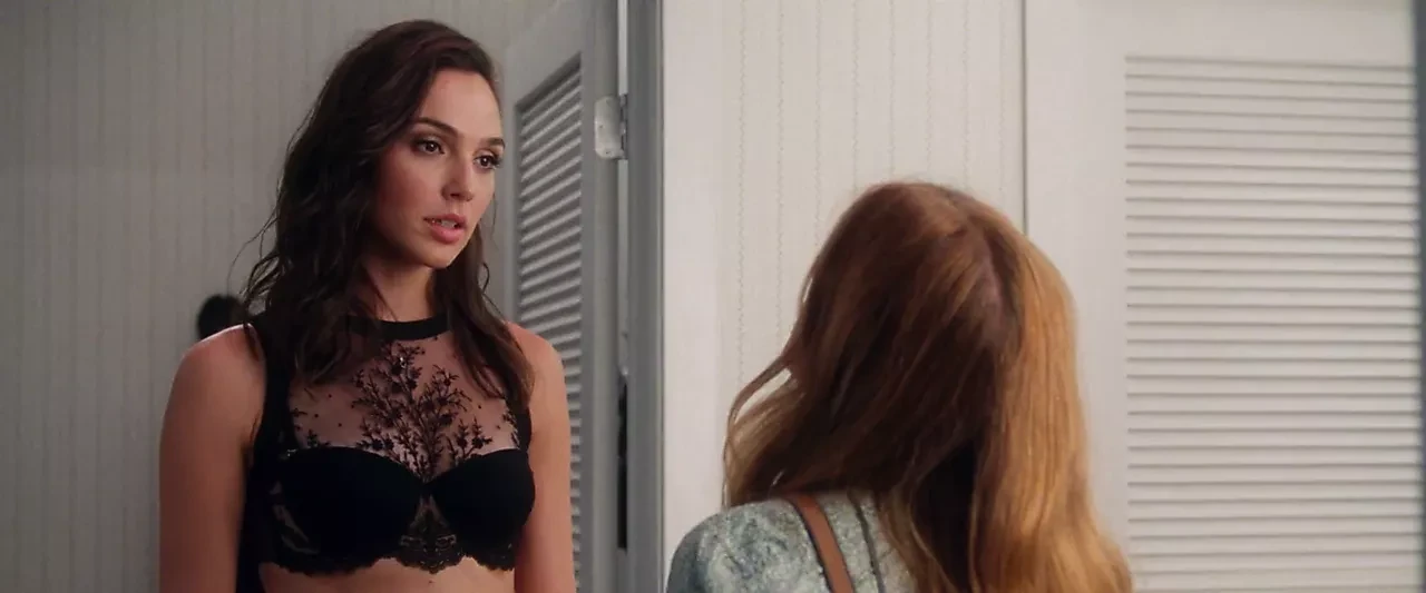 Gal Gadot. Isla Fisher - Keeping up with the Joneses