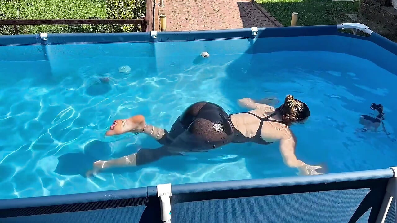 בריכה חיצונית
