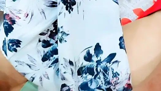 Hintli bir kız üvey erkek kardeşiyle çok sert sikişiyor ve erkek arkadaşını aldatıyor