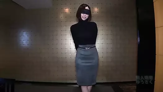 Büyük memeli Asyalı döl yutuyor