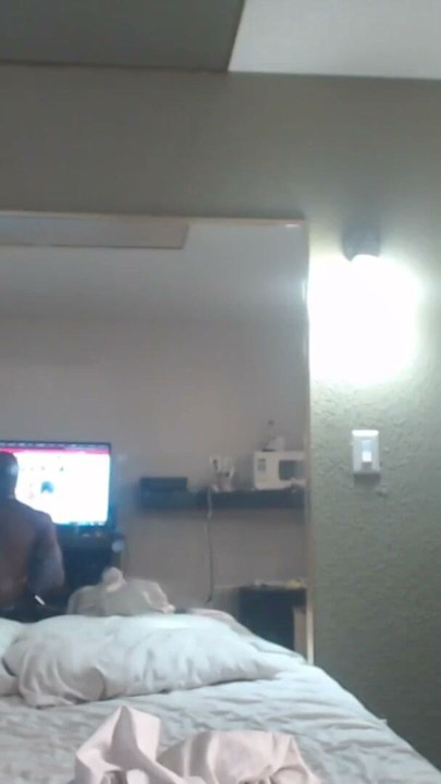 Webcam Ebony Shows off The Curves | Clip 1