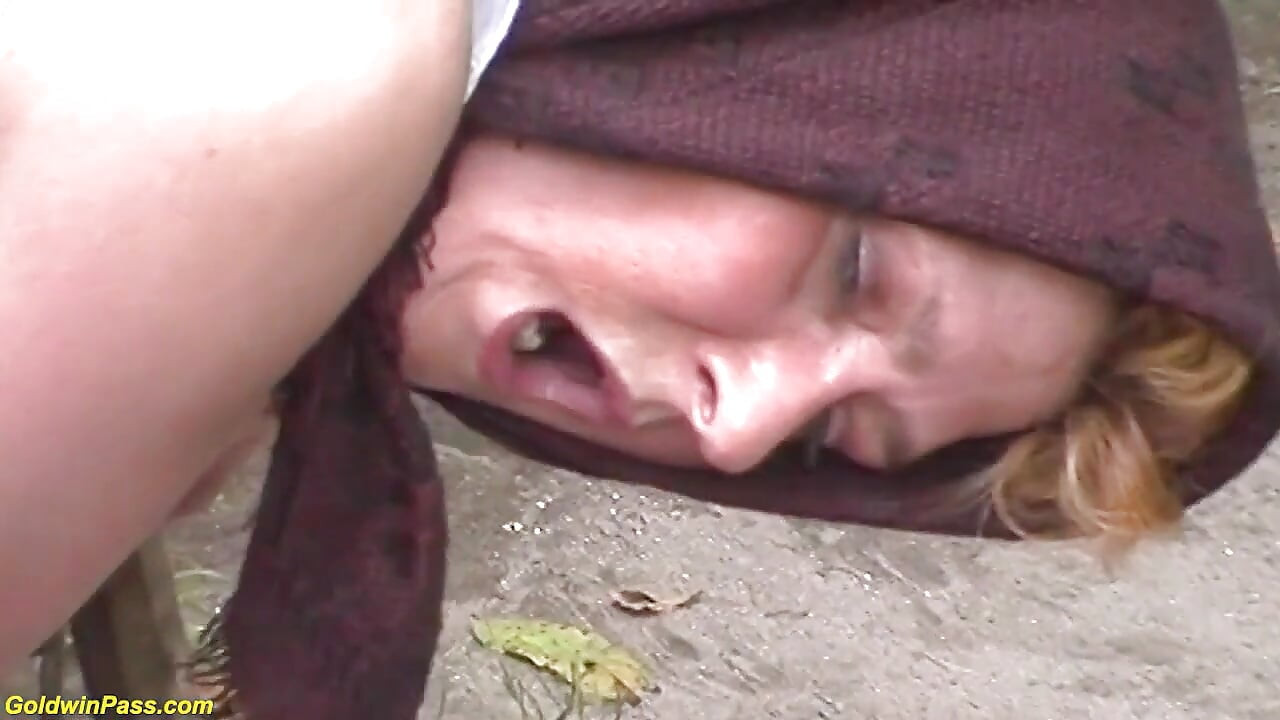 78 years old BBW stepmommy outdoor fucked